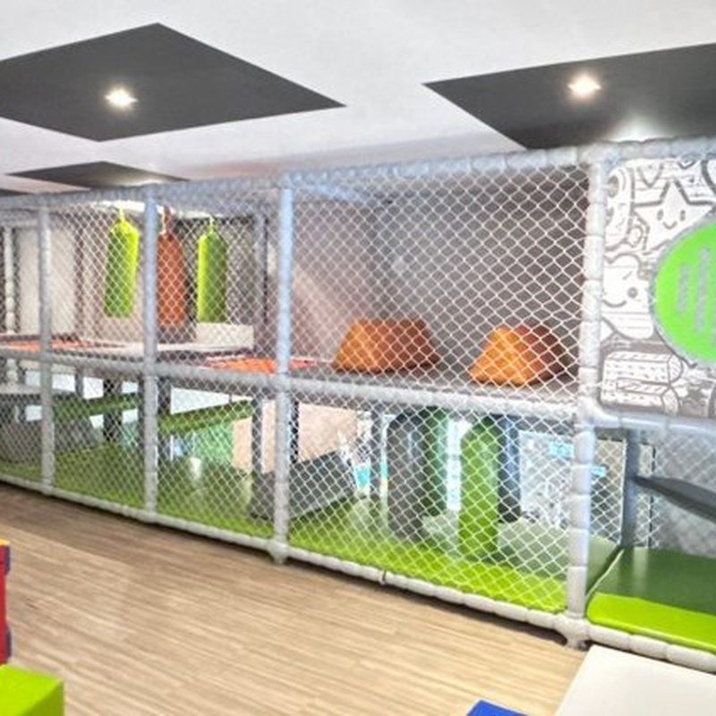 Academia ganha espaço kids com monitores